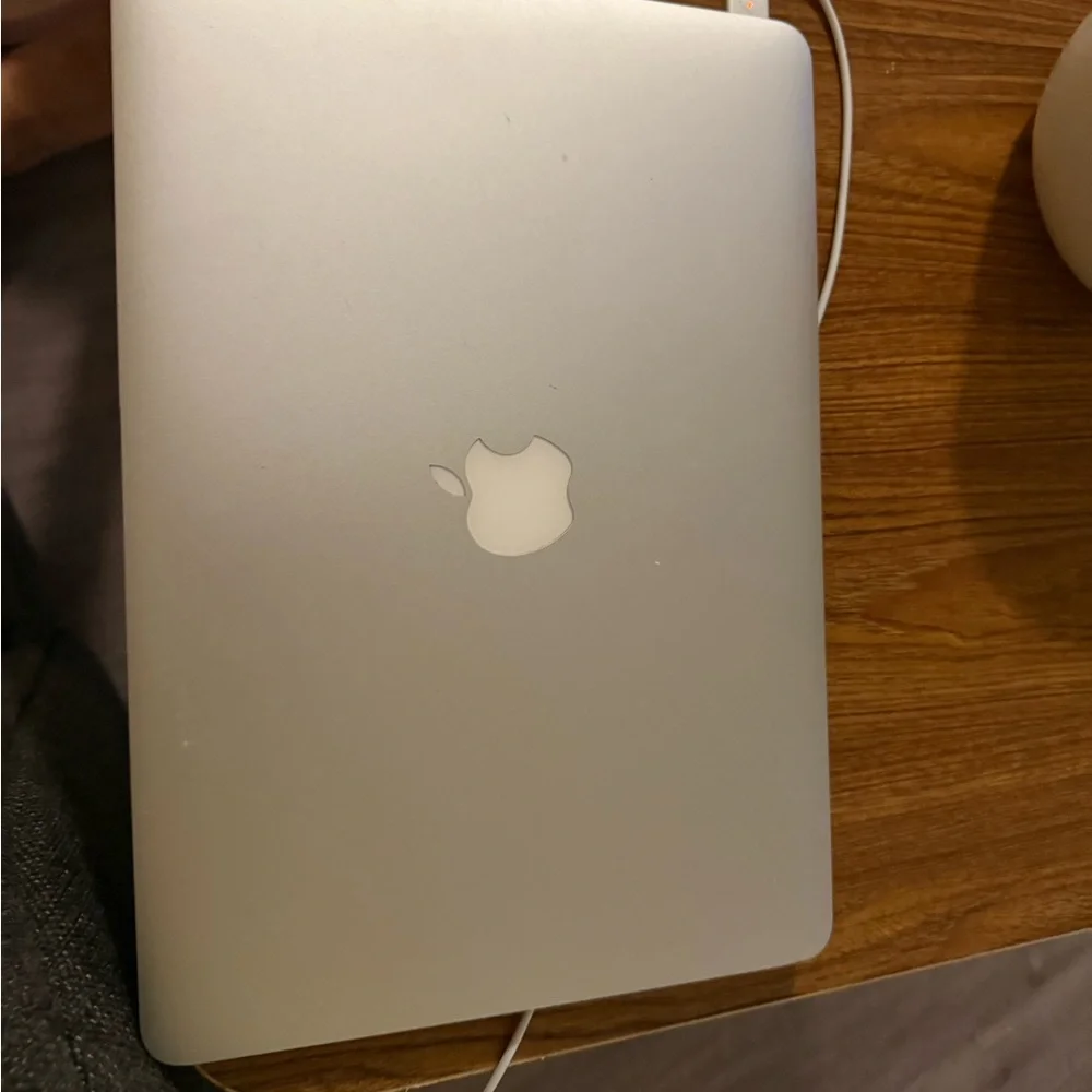 Apple MacBook Air 2017, 13 inches - Silver